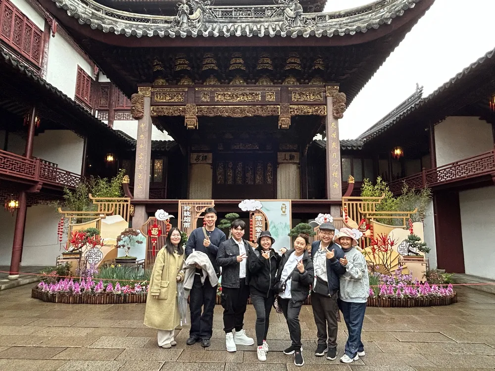 หัวหน้าทัวร์ผู้นำเที่ยว